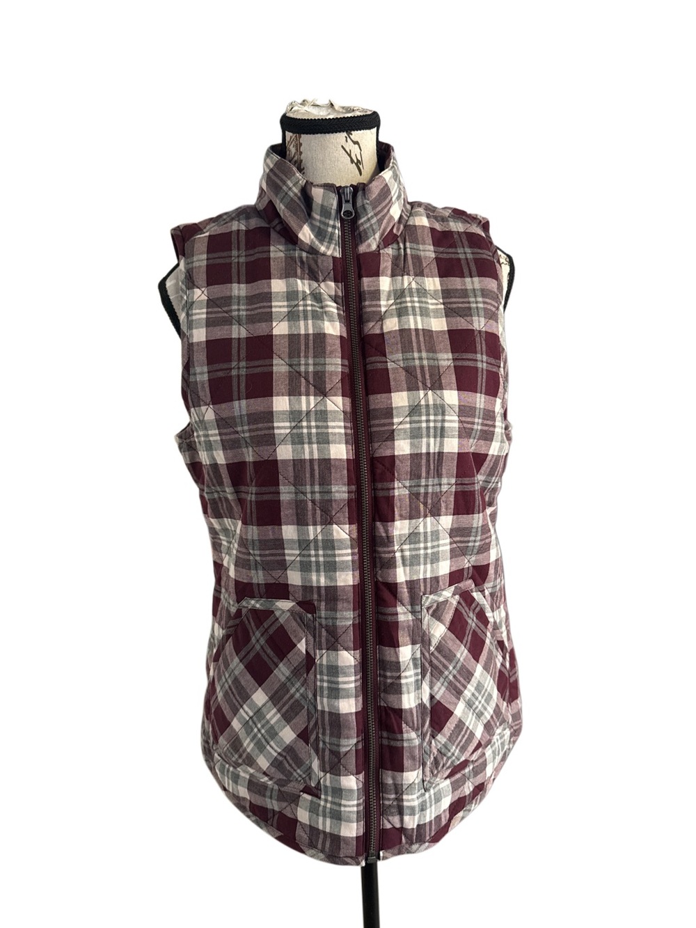 NWOT! Maurices Plaid Quilted Sleeveless Vest - Burgundy/Gray, small